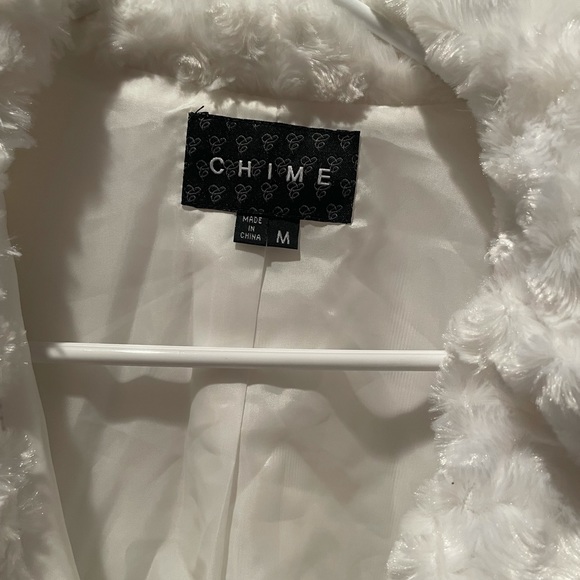 White fuzzy jacket - Picture 3 of 6